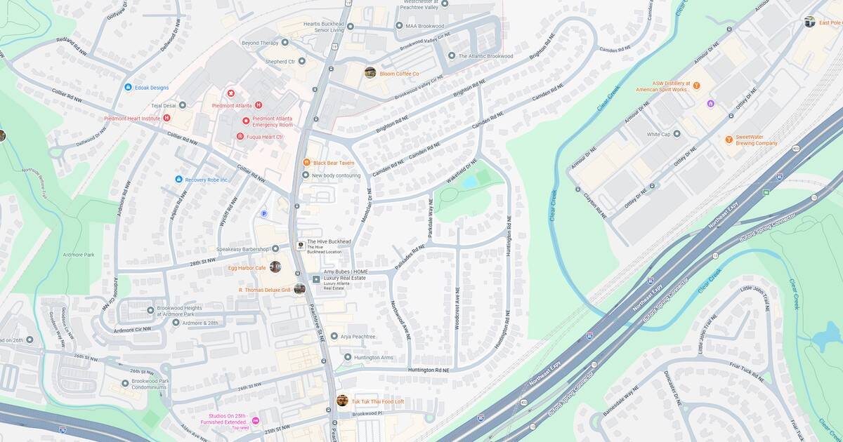 Detailed city map showing streets, parks, and the river for navigation.