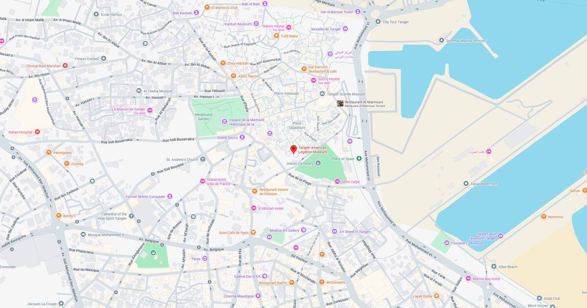 Detailed city map showing streets, parks, and waterfront areas.