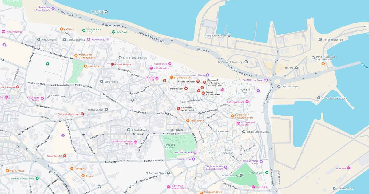 Detailed city map showing transit lines, stations, and key landmarks.